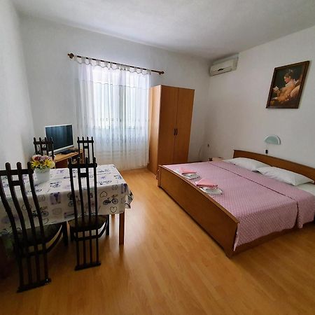 Apartments - Buffet 2B Sveti Juraj Rom bilde